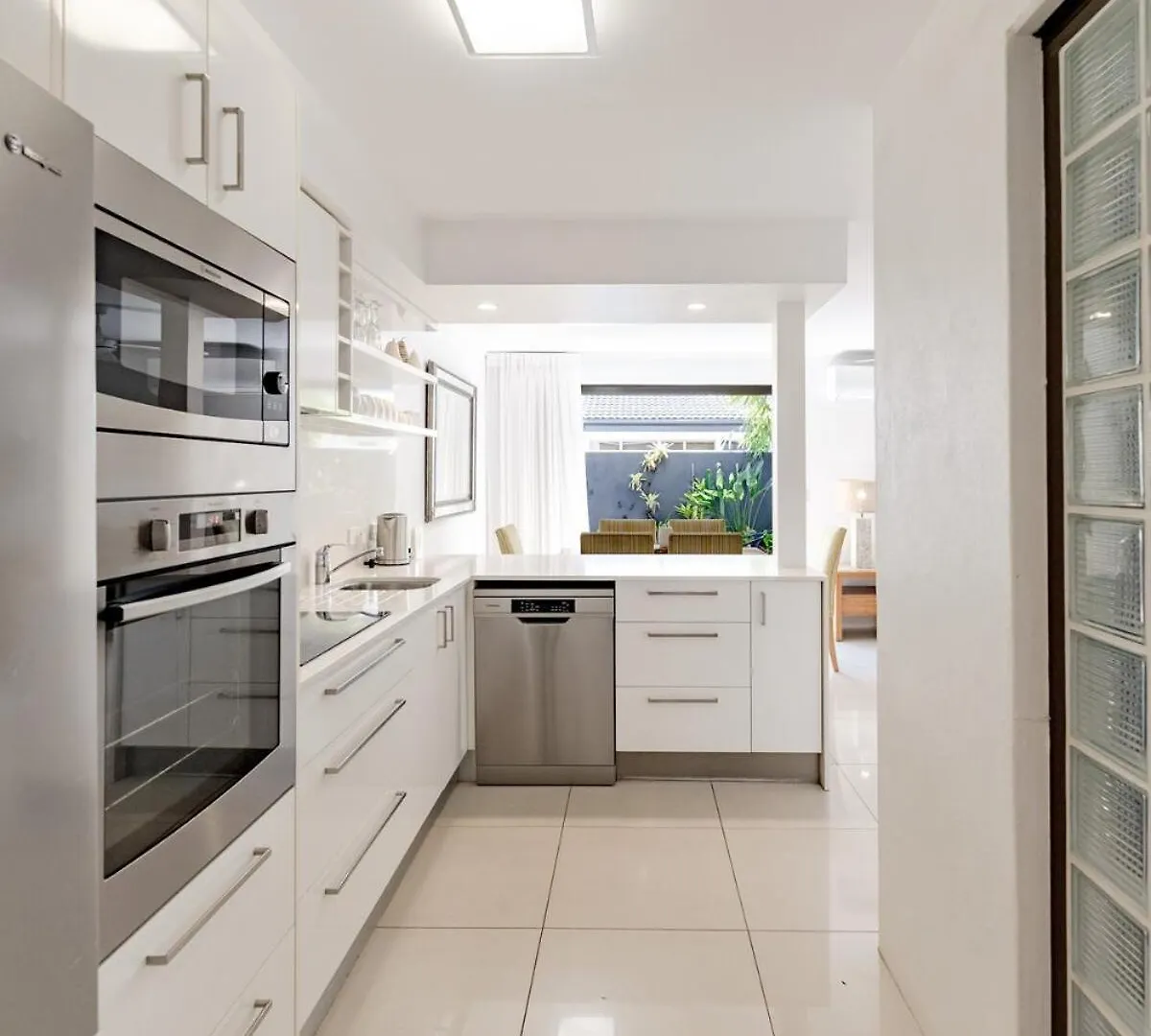 Apartment Villa Kananda, Beside Hastings St & Main Beach Noosa Heads