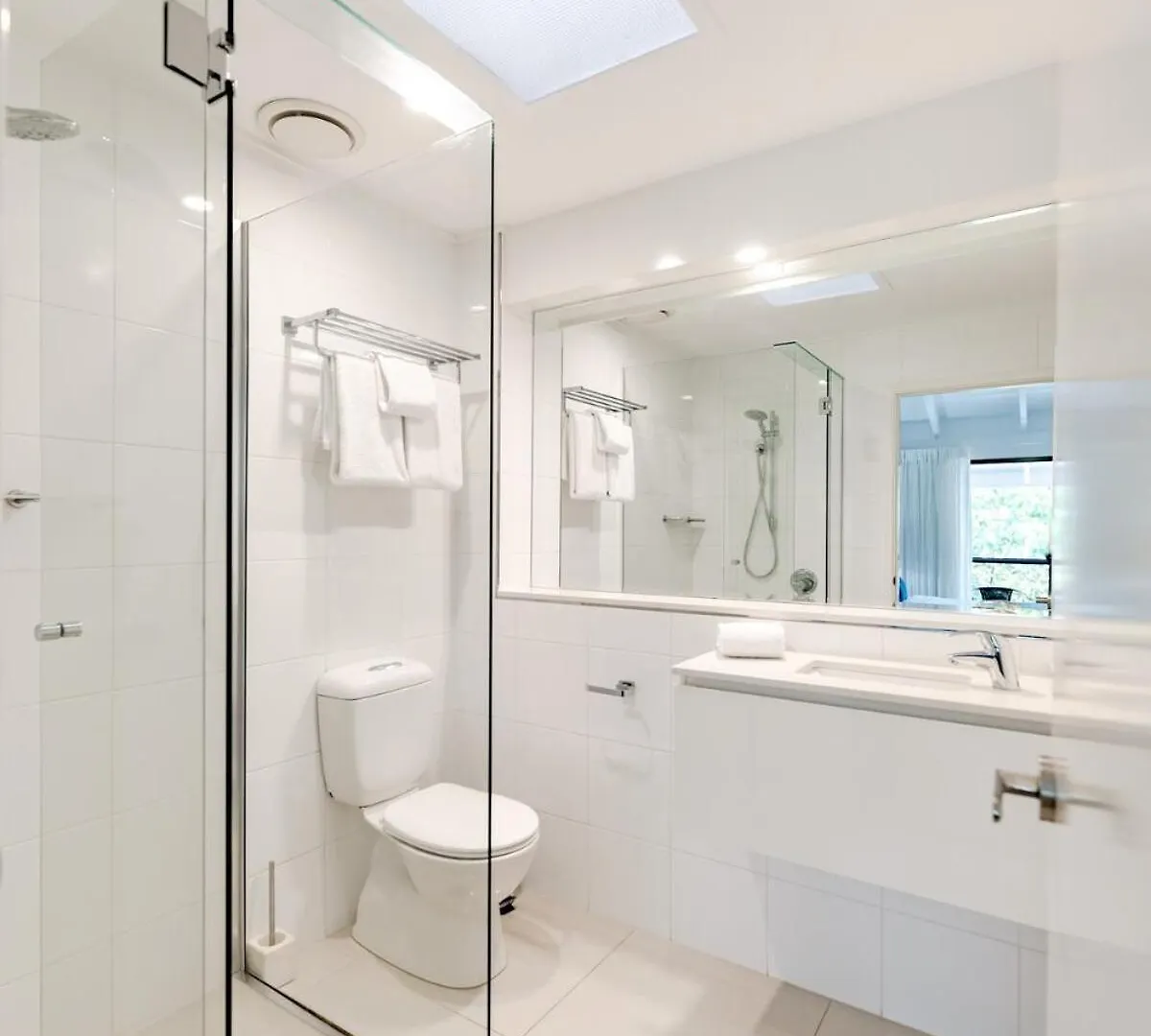 Villa Kananda, Beside Hastings St & Main Beach Noosa Heads Apartment